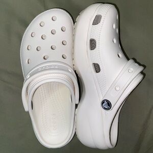 White platform crocs only worn twice! Super cute but they’re too small.
